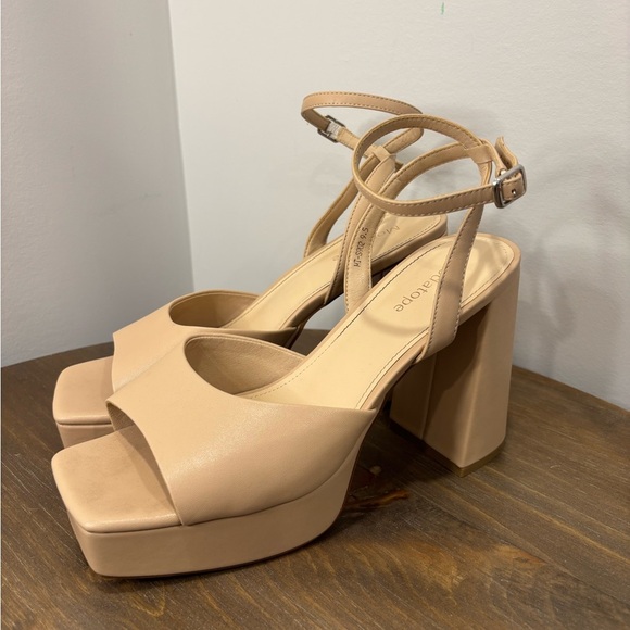 Modatope Women's Cream Block Heel Sandals - Picture 2 of 8